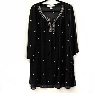 Black and white floral embroidered tunic coverup
